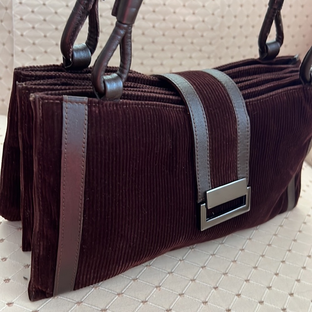 Brown corduroy handbag w/ metallic hardware - Picture 3 of 16